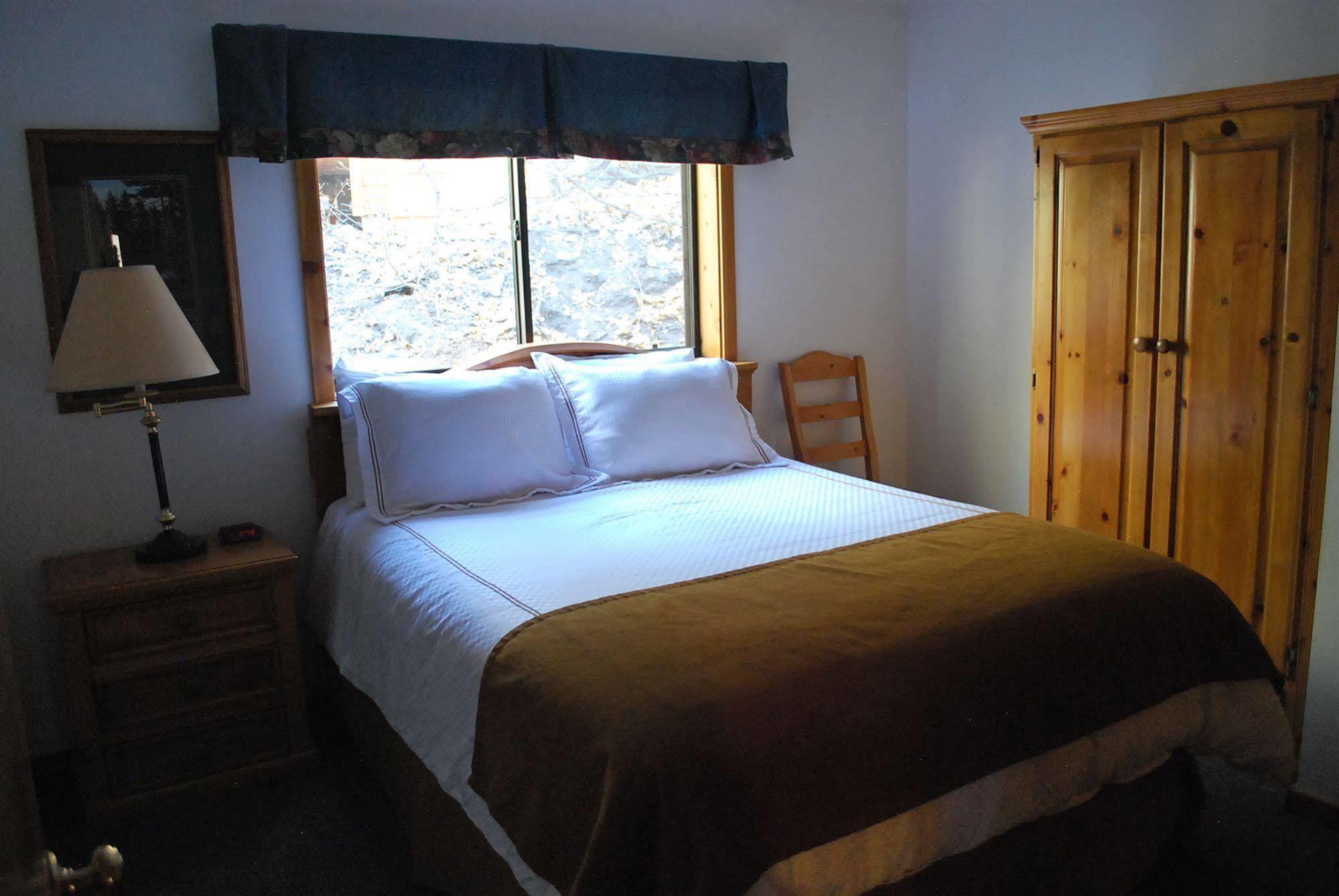 Double Eagle Resort And Spa June Lake Exterior photo